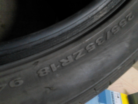255/35R18 HANKOOK  VENTUS V12 EVO ปี2012  ( ไม่มีปะ )   มี 2 เส้น TEL.081-427-3941