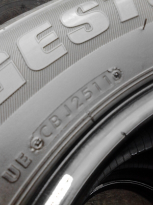 215/65R16  BRIDGESTONE DURAVIS  R611   ชุด 4  เส้น TEL.081-427-3941