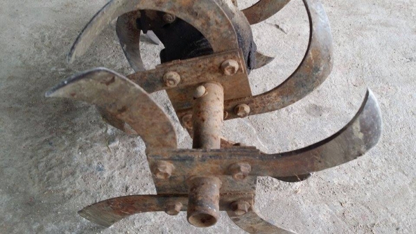 รถพรวนดินเดินตาม ขนาด 2.5 แรง เก่าญี่ปุ่น เครื่องยนต์ HONDA พร้อมชุดพรวนดิน