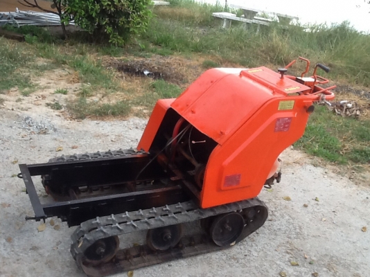 รถบรรทุกตีนตะขาบเป็นเครื่องปั่นไฟหรือสูบน้ำก็ได้