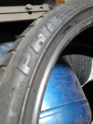 225/35R20 acceiera PHI ปี2012 มี 2 เส้น TEL.081-427-3941