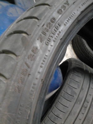 225/35R20 acceiera PHI ปี2012 มี 2 เส้น TEL.081-427-3941