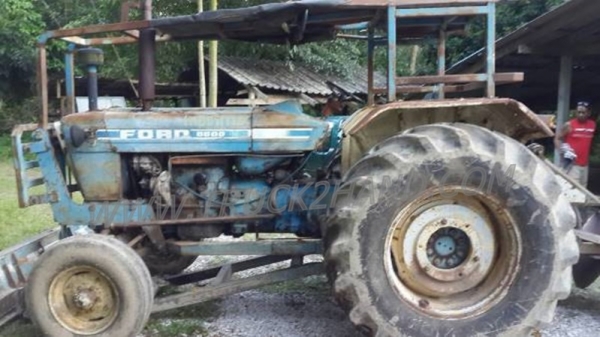 รถไถ ยี่ห้อ FORD รุ่น 6600 เครื่องT5 ปั้มเหลี่ยม มีเล่มทะเบียน รถไถ ยี่ห้อ FORD รุ่น 6600 เครื่องT5 ปั้มเหลี่ยม มีเล่มทะเบียน