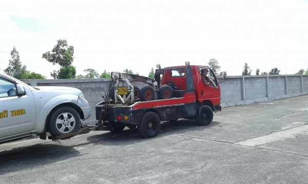 ขายรถยกสี่ล้อกลาง ช้อนล้อ ล้อเสริม เต็มระบบ ขายด่วน ขายรถยกสี่ล้อกลาง ช้อนล้อ ล้อเสริม เต็มระบบ ขายด่วน