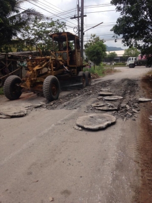 รถเกรด KOMATSU GD 31