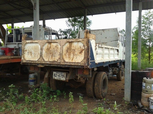 ขายหกล้อดั้มดิน