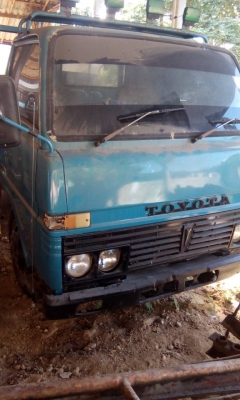 ขายรถบรรทุก 6 ล้อใหญ่กระบะคาร์โก้ TOYOTA เครื่อง 13B 85 แรงม้าปี 2542 ราคา 135000