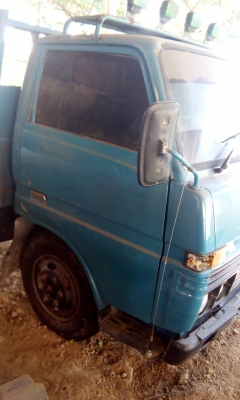 ขายรถบรรทุก 6 ล้อใหญ่กระบะคาร์โก้ TOYOTA เครื่อง 13B 85 แรงม้าปี 2542 ราคา 135000