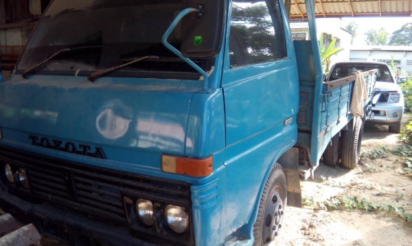 ขายรถบรรทุก 6 ล้อใหญ่กระบะคาร์โก้ TOYOTA เครื่อง 13B 85 แรงม้าปี 2542 ราคา 135000