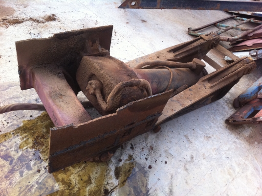 ชุดดั้ม 12 ตัน + คัสซีลอย + ปั้ม อุปกรณ์ครบ สภาพพร้อมใช้ ชุดดั้ม 12 ตัน + คัสซีลอย + ปั้ม อุปกรณ์ครบ สภาพพร้อมใช้