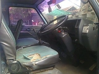 ISUZU NPR 125 HP 4BG1 หกล้อบรรทุก กระบะคอกเหล็กความยาว 5 เมตรสภาพสวย เครื่องแน่นแรงดีไม่เยิ้ม หัวเก๋งสีสันบางๆภายในเก๋งคอนโซลครบพร้อม พวงมาลัยเพาเวอร์ ช่วงล่างใหญ่คัชซีสวยไม่มีบวม เฟืองท้ายใหญ่ 6 น็อตติด F ครบพร้อมใช้งาน ยาง 8.25 ขอบ 16 สภาพดี 70\% พร้อมบร