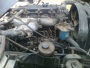 ISUZU NPR 125 HP 4BG1 หกล้อบรรทุก กระบะคอกเหล็กความยาว 5 เมตรสภาพสวย เครื่องแน่นแรงดีไม่เยิ้ม หัวเก๋งสีสันบางๆภายในเก๋งคอนโซลครบพร้อม พวงมาลัยเพาเวอร์ ช่วงล่างใหญ่คัชซีสวยไม่มีบวม เฟืองท้ายใหญ่ 6 น็อตติด F ครบพร้อมใช้งาน ยาง 8.25 ขอบ 16 สภาพดี 70\% พร้อมบร