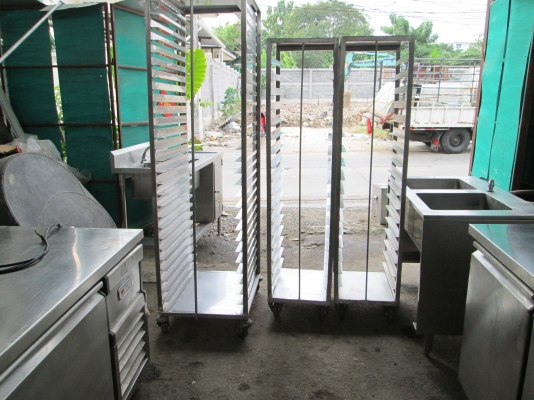 ชั้นวางแสตนเลส 3 ตัวแผ่นหนา  ไม่มีถาด สำหรับครัว  หรือบ้าน