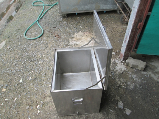 ถังน้ำแข็งแสตนเลส  สภาพใหม่   ใช้เดือนเดียว