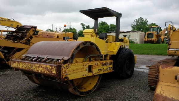 SAKAI SV500TF รถบด 2 เพลาแบบเรียบหุ้มหนาม ถึงไทยเดือนธันวาคมนี้ ไม่แพงครับ