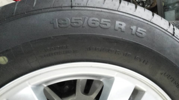 ล้อถอดป้ายแดงใหม่ออกจากศูนย์ chevlolet sonic ขอบ15 ยาง 195 65 15 ปี2014