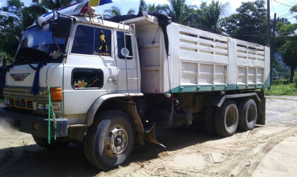 รถฮีโน่ 10 ล้อดั้ม FM227  220 แรงม้า. ปี 34  สนใจติดต่อ  081 - 6079515