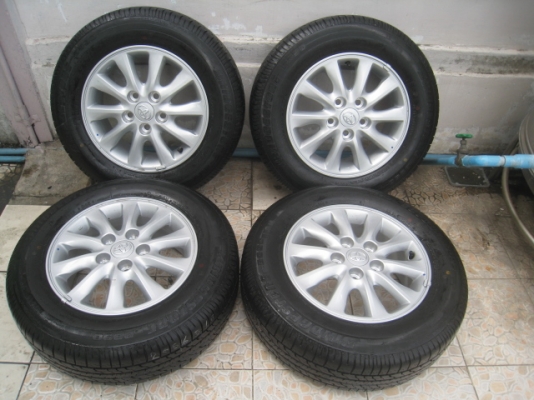 ขายล้อแม็กป้ายแดง Innova 15" พร้อมยางปี14 สนใจติดต่อเล็กคลองสามครับ 081-3747940