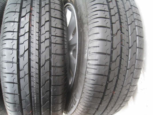 ขายล้อแม็กป้ายแดง Innova 15" พร้อมยางปี14 สนใจติดต่อเล็กคลองสามครับ 081-3747940