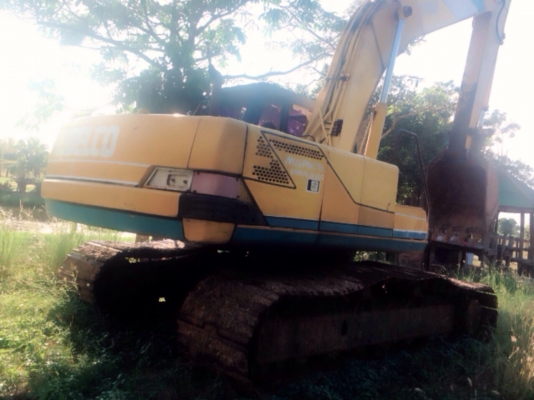 KOBELCO MARK III SK 200 รถบอดี้สวยครับ เครื่องเดิมปั๊มเดิมแห้งแรงดีไม่เยิ้ม ภายในเก๋งสะอาดสวย ไฟฟ้าตัด หน้าจอไม่มีนะครับ รถทำงานไม่โหลดคล่องตัวดี เอวแน่นดี ช่วงล่างแน่นดี ใบแทรคใหญ่โซ่บูทหนาดีประมาณ 70\% พร้อมทำงานได้เลยไม่มีปัญหาครับ เอกสารสัญญาซื้อขาย รา