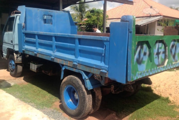 **379,000 บ.ต่อรอง**ขาย6ล้อดั้มดิน5คิว ราคาเบาๆ ISUZU NKR110 NKR58LU5M 4BE1-110HP ห้างแท้ เกียร์สั้น เครื่องเดิมเกียร์เดิม เครื่องดี แน่นดี แห้งดีไม่เยิ้ม เกียร์เดิมเข้าง่ายไม่หลุด ช่วงล่างเดิม 5น็อต หน้า-หลังคัสซีสวยเดิม ไม่ปะไม่ดาม กระบะดั้มเหล็ก5ตัน 3. **379,000 บ.ต่อรอง**ขาย6ล้อดั้มดิน5คิว ราคาเบาๆ ISUZU NKR110 NKR58LU5M 4BE1-110HP ห้างแท้ เกียร์สั้น เครื่องเดิมเกียร์เดิม เครื่องดี แน่นดี แห้งดีไม่เยิ้ม เกียร์เดิมเข้าง่ายไม่หลุด ช่วงล่างเดิม 5น็อต หน้า-หลังคัสซีสวยเดิม ไม่ปะไม่ดาม กระบะดั้มเหล็ก5ตัน 3.