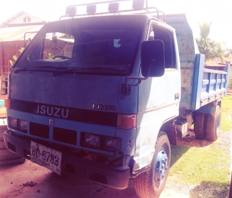 **379,000 บ.ต่อรอง**ขาย6ล้อดั้มดิน5คิว ราคาเบาๆ ISUZU NKR110 NKR58LU5M 4BE1-110HP ห้างแท้ เกียร์สั้น เครื่องเดิมเกียร์เดิม เครื่องดี แน่นดี แห้งดีไม่เยิ้ม เกียร์เดิมเข้าง่ายไม่หลุด ช่วงล่างเดิม 5น็อต หน้า-หลังคัสซีสวยเดิม ไม่ปะไม่ดาม กระบะดั้มเหล็ก5ตัน 3. **379,000 บ.ต่อรอง**ขาย6ล้อดั้มดิน5คิว ราคาเบาๆ ISUZU NKR110 NKR58LU5M 4BE1-110HP ห้างแท้ เกียร์สั้น เครื่องเดิมเกียร์เดิม เครื่องดี แน่นดี แห้งดีไม่เยิ้ม เกียร์เดิมเข้าง่ายไม่หลุด ช่วงล่างเดิม 5น็อต หน้า-หลังคัสซีสวยเดิม ไม่ปะไม่ดาม กระบะดั้มเหล็ก5ตัน 3.