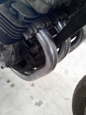 ขาย อะไหล่ xj 400 cc spacial   คอท่อไอเสีย 1500 บาท