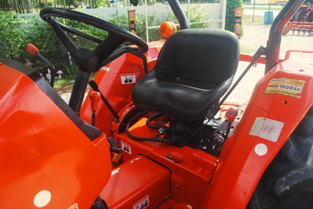 ขายรถไถ Kubota L 3408 (4WD) พร้อมมีดดันหน้าและผานพรวน สภาพพร้อมใช้งานครับ