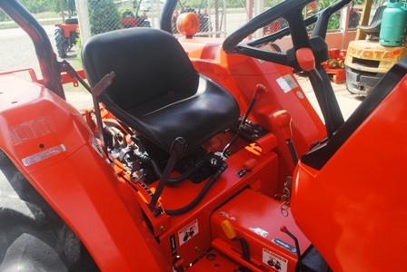 ขายรถไถ Kubota L 3408 (4WD) พร้อมมีดดันหน้าและผานพรวน สภาพพร้อมใช้งานครับ ขายรถไถ Kubota L 3408 (4WD) พร้อมมีดดันหน้าและผานพรวน สภาพพร้อมใช้งานครับ