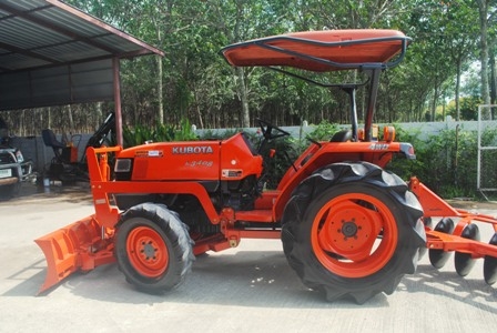 ขายรถไถ Kubota L 3408 (4WD) พร้อมมีดดันหน้าและผานพรวน สภาพพร้อมใช้งานครับ