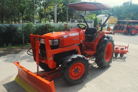 ขายรถไถ Kubota L 3408 (4WD) พร้อมมีดดันหน้าและผานพรวน สภาพพร้อมใช้งานครับ ขายรถไถ Kubota L 3408 (4WD) พร้อมมีดดันหน้าและผานพรวน สภาพพร้อมใช้งานครับ