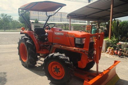 ขายรถไถ Kubota L 3408 (4WD) พร้อมมีดดันหน้าและผานพรวน สภาพพร้อมใช้งานครับ ขายรถไถ Kubota L 3408 (4WD) พร้อมมีดดันหน้าและผานพรวน สภาพพร้อมใช้งานครับ