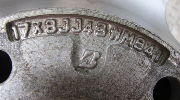 ลดราคาแล้ว...4,000 บ.โทรมาคุยครับ ขายล้อลายยอดนิยม รูน๊อต 5.114 ขอบ 17 " ถูกมาก