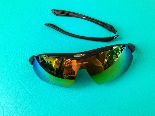 ขายแว่นaokley แถมเลนส์อีก6เลนส์เปลี่ยนได้ตามใจชอบ1500บาท