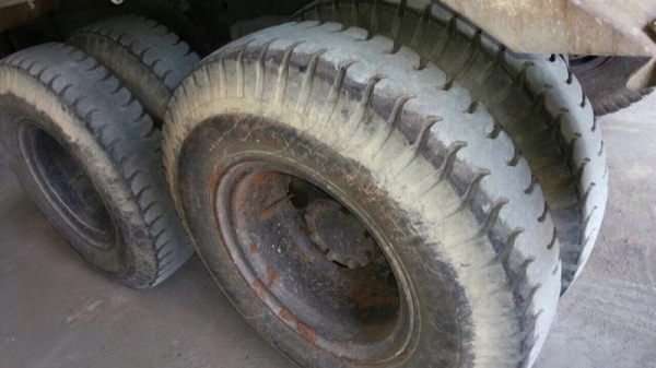 รถมิตซู 10 ล้อดั้ม FM527  190 แรงม้า. ปี 47  สนใจติดต่อ 081 - 6079515