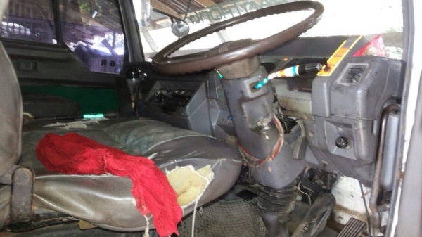 รถมิตซู 10 ล้อดั้ม FM527  190 แรงม้า. ปี 47  สนใจติดต่อ 081 - 6079515