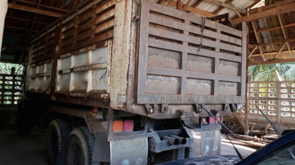 รถมิตซู 10 ล้อดั้ม FM527  190 แรงม้า. ปี 47  สนใจติดต่อ 081 - 6079515