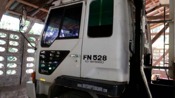 รถมิตซู 10 ล้อดั้ม FM527  190 แรงม้า. ปี 47  สนใจติดต่อ 081 - 6079515