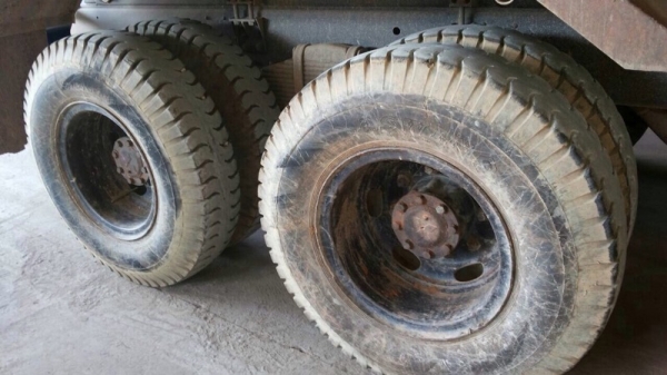 รถมิตซู 10 ล้อดั้ม FM527  190 แรงม้า. ปี 47  สนใจติดต่อ 081 - 6079515