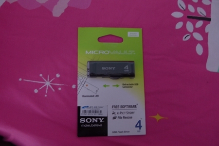 แฟลชไดร์ฟ sony 4 GB  370 บาท.-