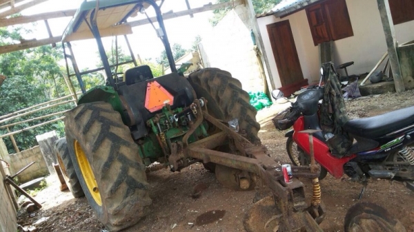 รถไถ จอนเดียร์  2 เพลา. สนใจติดต่อ  081 - 6079515