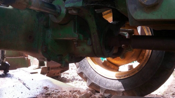 รถไถ จอนเดียร์  2 เพลา. สนใจติดต่อ  081 - 6079515