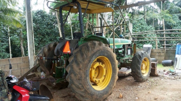 รถไถ จอนเดียร์  2 เพลา. สนใจติดต่อ  081 - 6079515