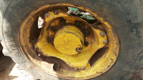 รถไถ จอนเดียร์  2 เพลา. สนใจติดต่อ  081 - 6079515