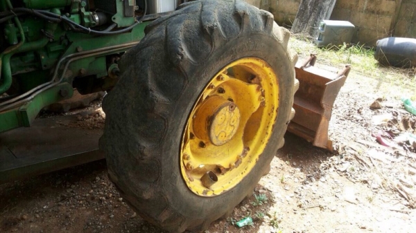 รถไถ จอนเดียร์  2 เพลา. สนใจติดต่อ  081 - 6079515