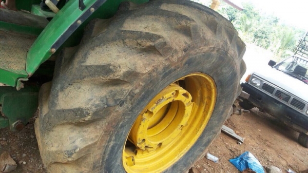 รถไถ จอนเดียร์  2 เพลา. สนใจติดต่อ  081 - 6079515