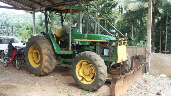 รถไถ จอนเดียร์  2 เพลา. สนใจติดต่อ  081 - 6079515