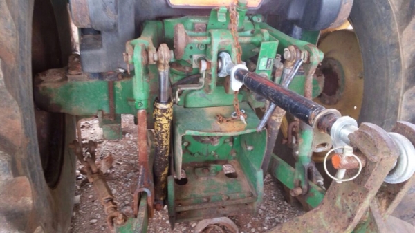 รถไถ จอนเดียร์  2 เพลา. สนใจติดต่อ  081 - 6079515