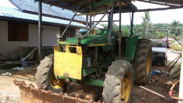 รถไถ จอนเดียร์  2 เพลา. สนใจติดต่อ  081 - 6079515