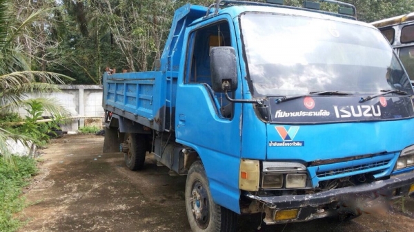 รถอีซูซุ  6  ล้อดั้ม  120 แรงม้า. ปี 38  ( ฝาดำ ) , ( ขายตามสภาพ )  สนใจติดต่อ 081 - 6079515